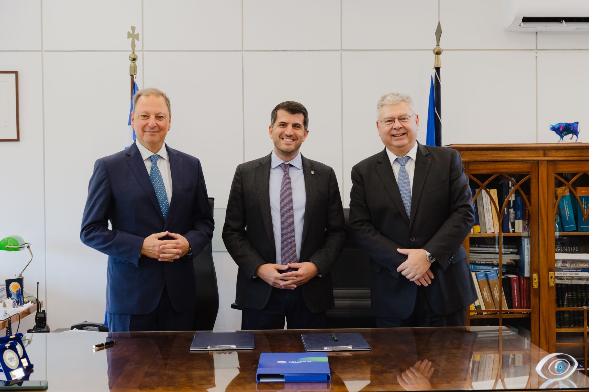 HELLENiQ ENERGY: Δωρεά 3 Πυροσβεστικών Οχημάτων στον Σύνδεσμο Δήμων για την Προστασία και Ανάπλαση του Πεντελικού HELLENiQ ENERGY: Δωρεά 3 Πυροσβεστικών Οχημάτων στον Σύνδεσμο Δήμων για την Προστασία και Ανάπλαση του Πεντελικού