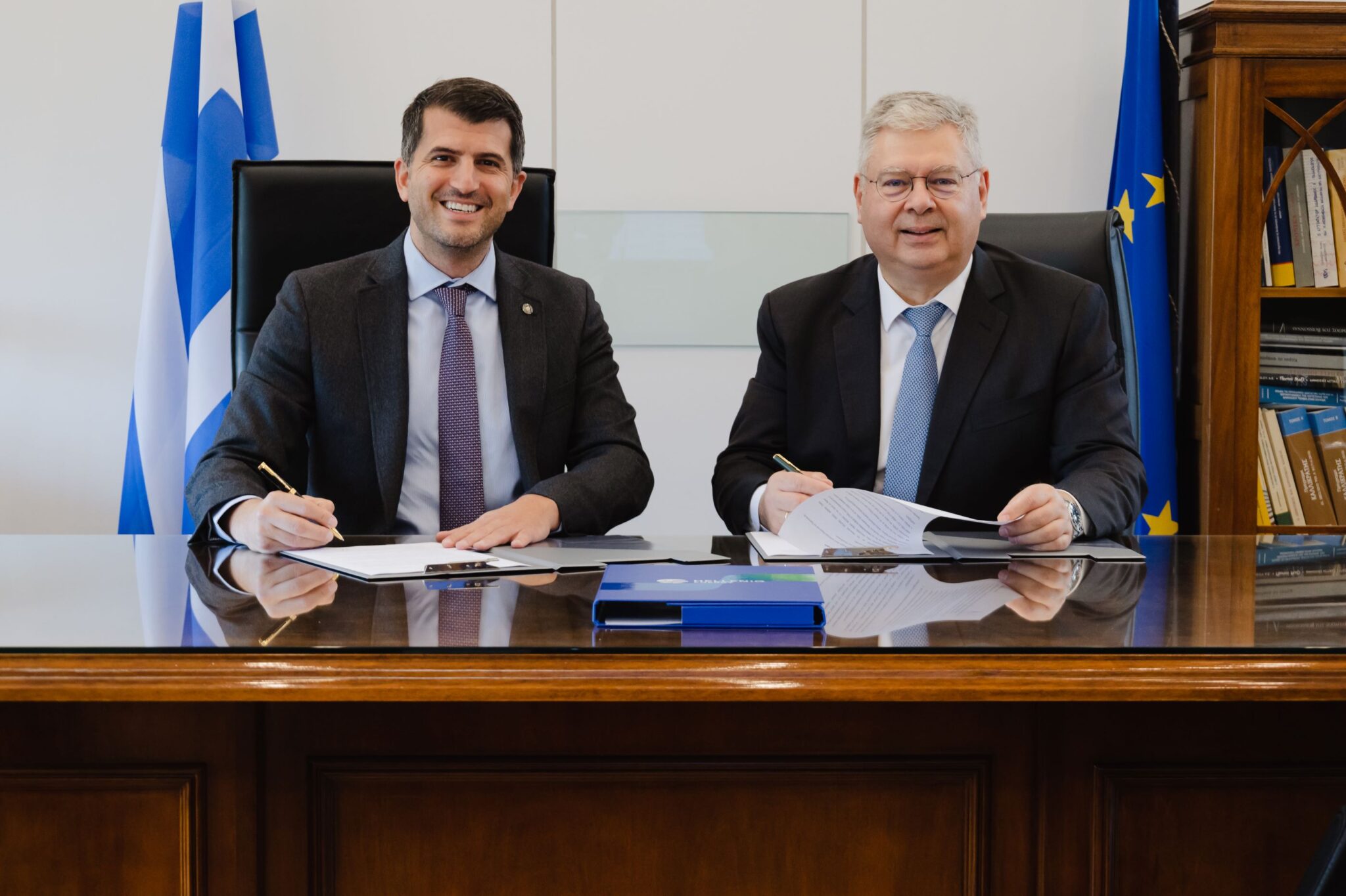 HELLENiQ ENERGY: Δωρεά 3 Πυροσβεστικών Οχημάτων στον Σύνδεσμο Δήμων για την Προστασία και Ανάπλαση του Πεντελικού HELLENiQ ENERGY: Δωρεά 3 Πυροσβεστικών Οχημάτων στον Σύνδεσμο Δήμων για την Προστασία και Ανάπλαση του Πεντελικού