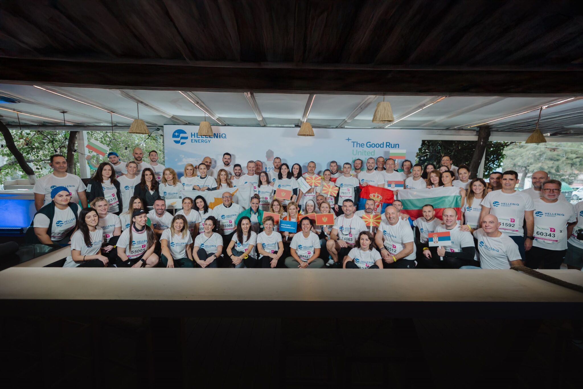 Περισσότεροι από 350 εθελοντές της HELLENiQ ENERGY έτρεξαν στον 42ο Αυθεντικό Μαραθώνιο της Αθήνας