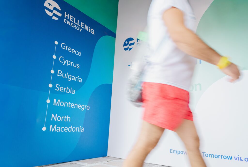 Περισσότεροι από 350 εθελοντές της HELLENiQ ENERGY έτρεξαν στον 42ο Αυθεντικό Μαραθώνιο της Αθήνας