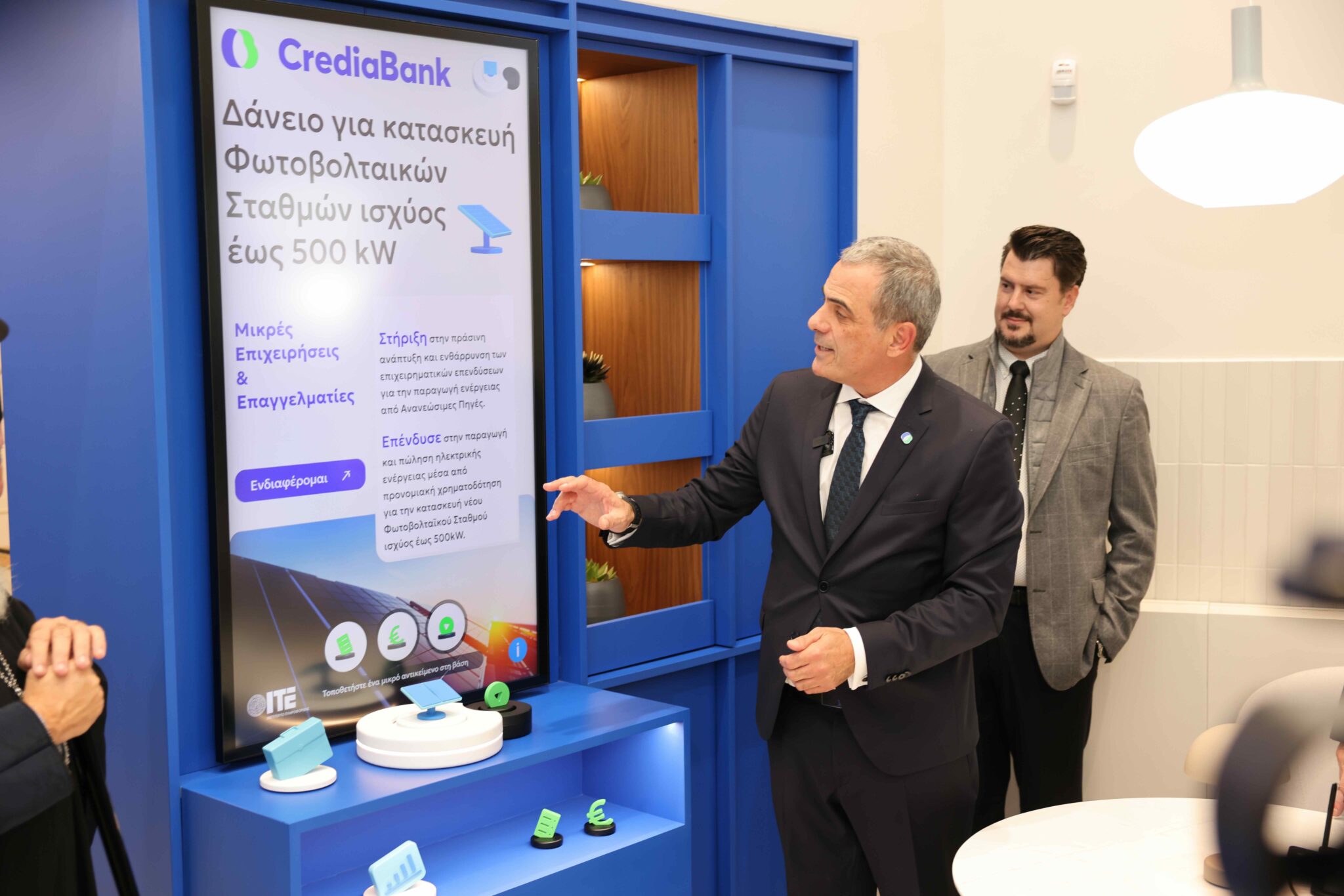 CrediaBank: Το πρώτο κατάστημα Νέας Εμπειρίας στην Κρήτη ανοίγει τις πόρτες του στο Ηράκλειο