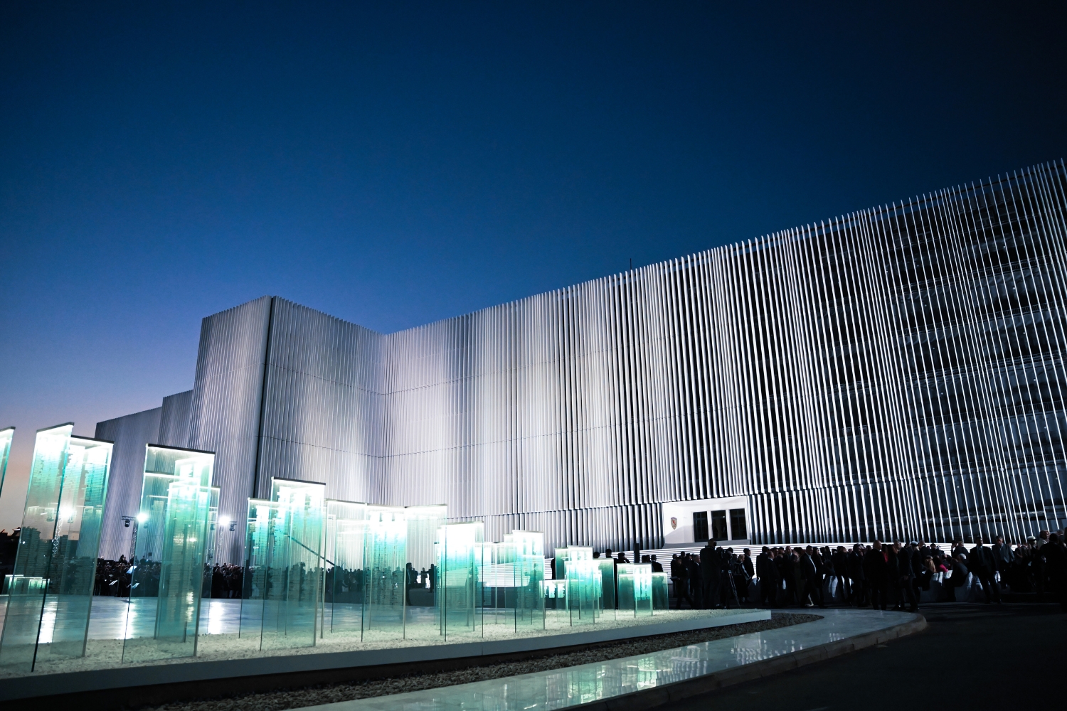 Η ELVIAL με ιδιαίτερη υπερηφάνεια σφραγίζει με την παρουσία της τη νέα εμβληματική όψη του Υπουργείου Εθνικής Άμυνας