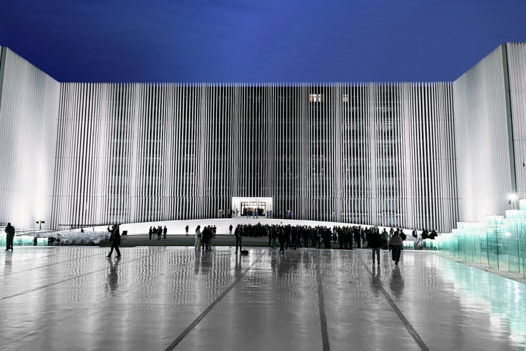 Η ELVIAL με ιδιαίτερη υπερηφάνεια σφραγίζει με την παρουσία της τη νέα εμβληματική όψη του Υπουργείου Εθνικής Άμυνας