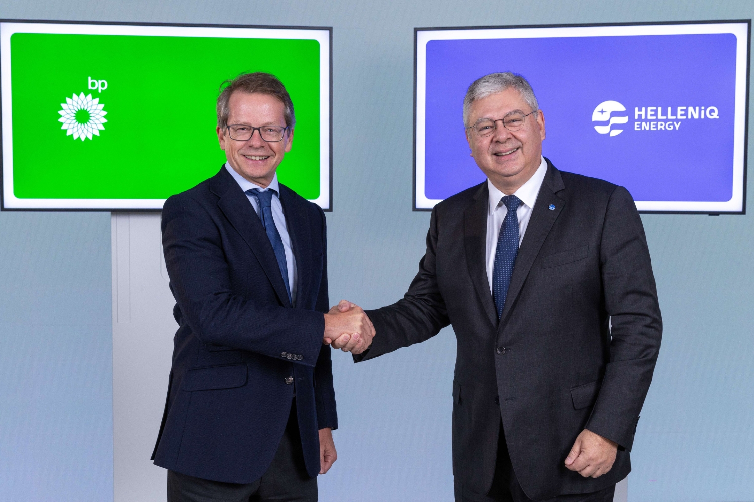 HELLENiQ ENERGY και BP ανανεώνουν τη συνεργασία τους με ορίζοντα 10ετίας !