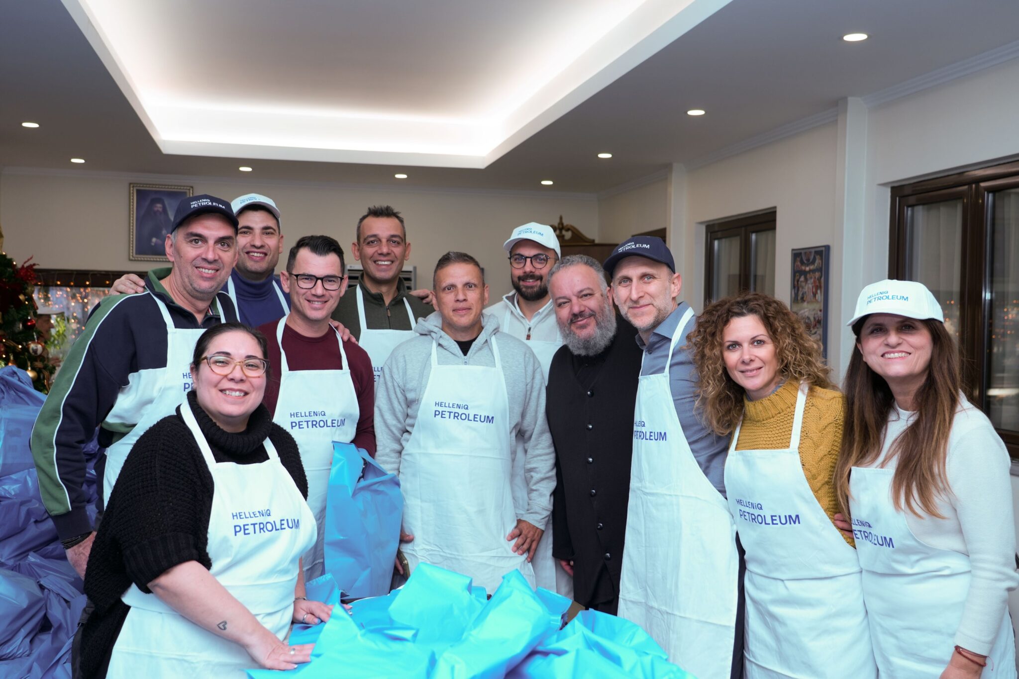 HELLENiQ ENERGY: Χριστούγεννα προσφοράς και έμπρακτης στήριξης στις τοπικές κοινωνίες