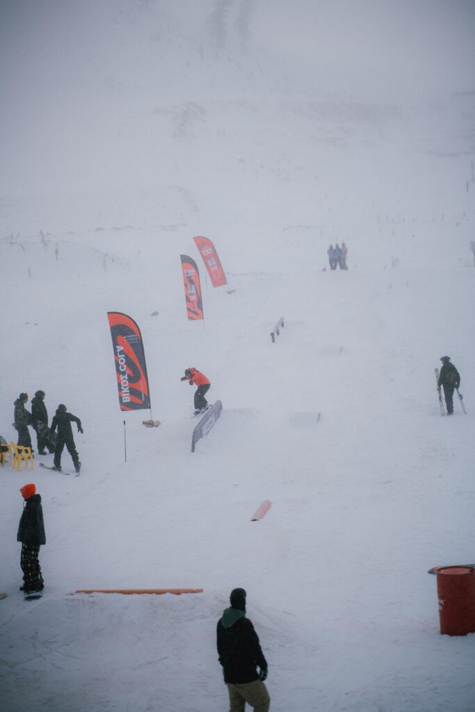 Park Dark Sessions & Night Riding by ΒΙΚΟΣ COLA στα Καλάβρυτα. Δίψα για βουνό, Δίψα για διασκέδαση